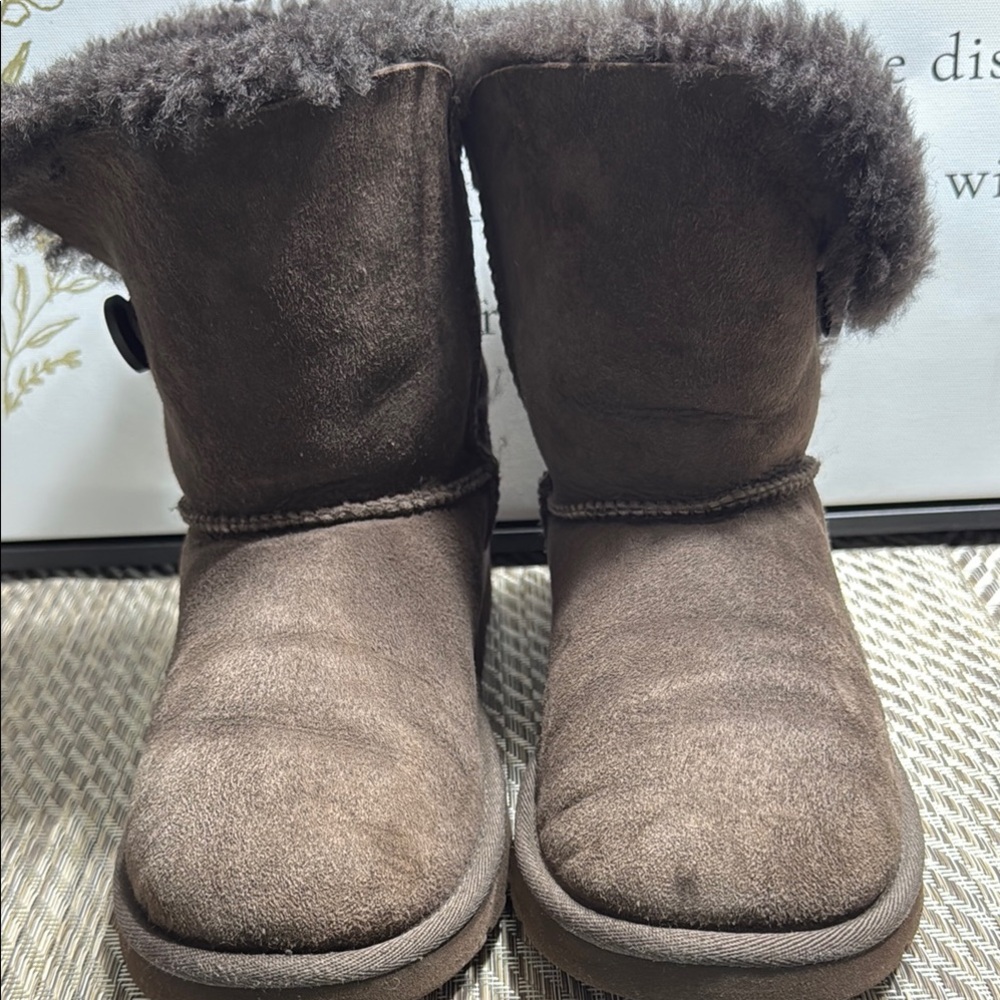 UGG Brown Winter Boots for Ultimate Comfort Women SZ 6  Box 2